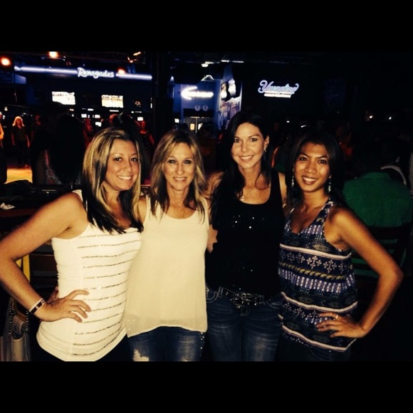 Meet your Posher, Traci - Picture 4 of 5